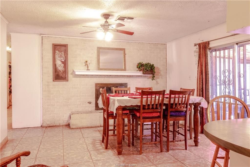 1009 W 18th St, Bryan, TX 77803